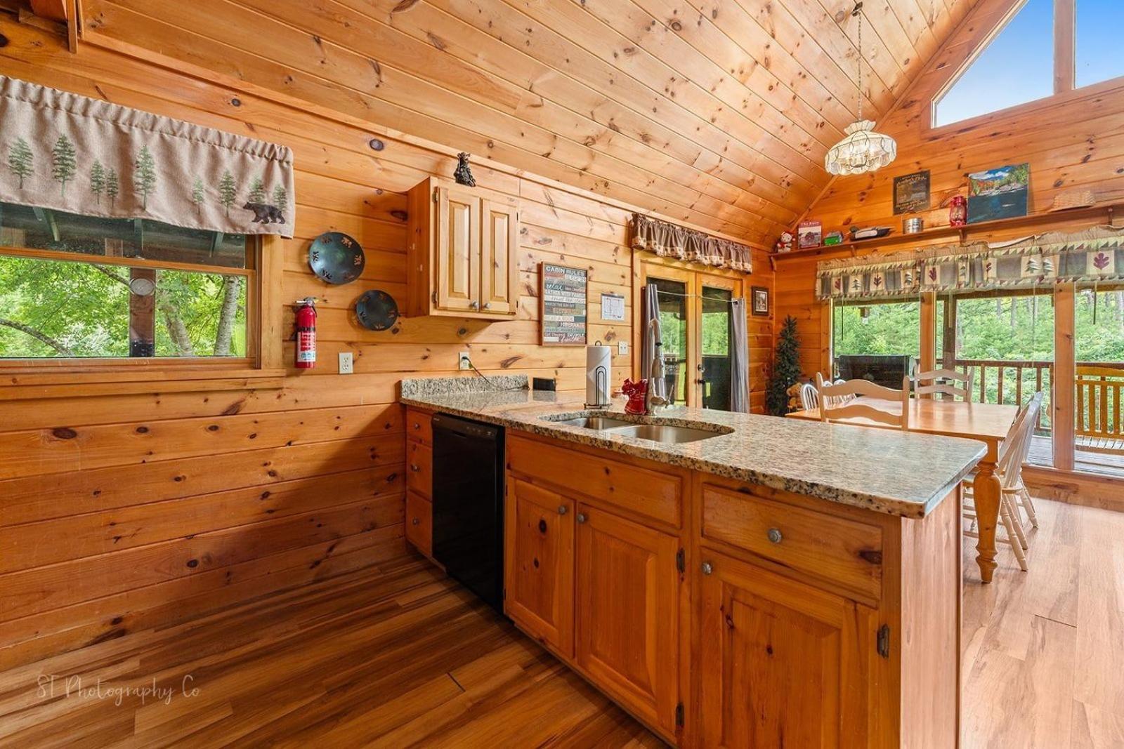 Hibernation Station Cabin Sevierville Exterior foto